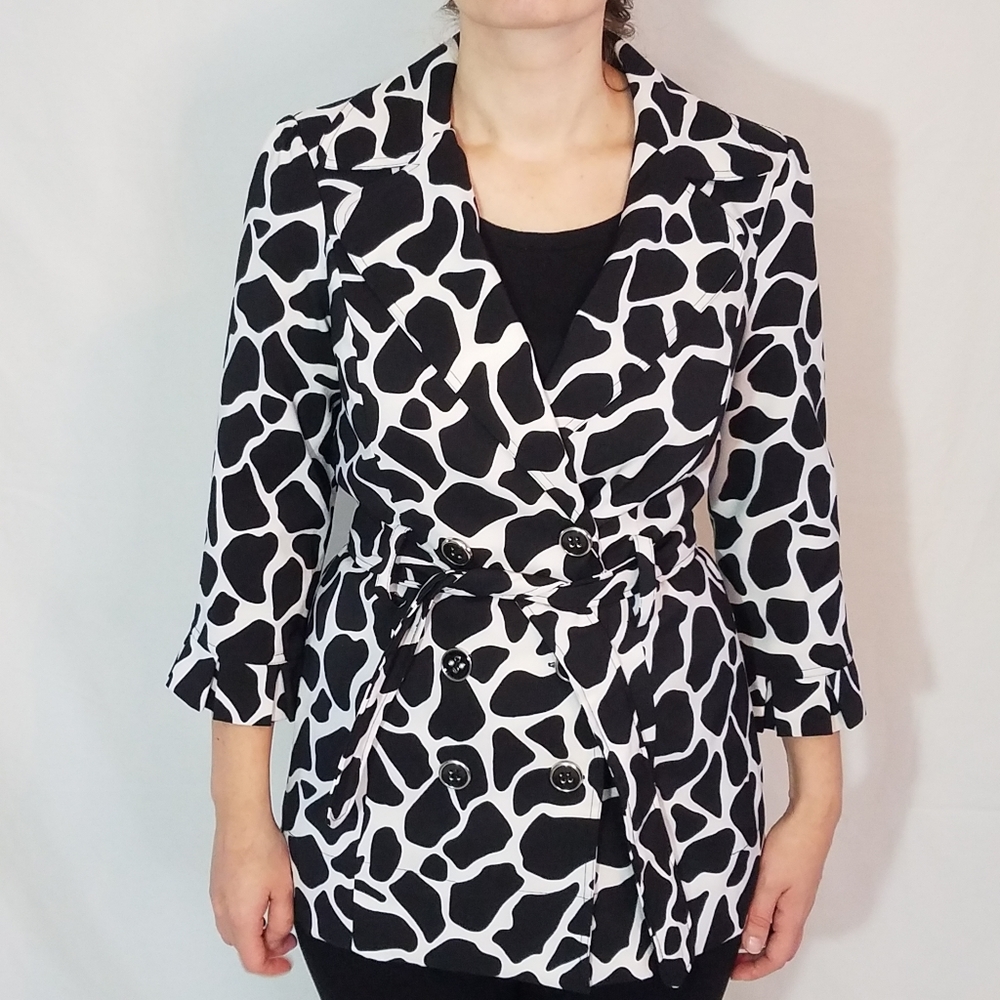 Woman's trench coat with belt